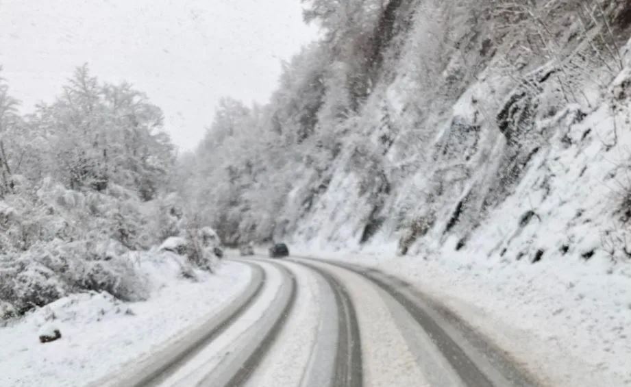 Četiri domaćinstva u selu kod Bijelog Polja odsječena, put neprohodan