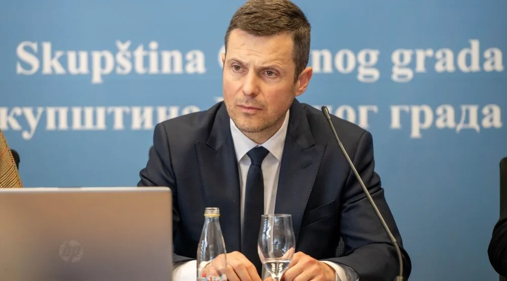 (VIDEO) Inicijativa Dajkovića za smjenu Mujovića i raspuštanje Skupštine bez podrške odbornika