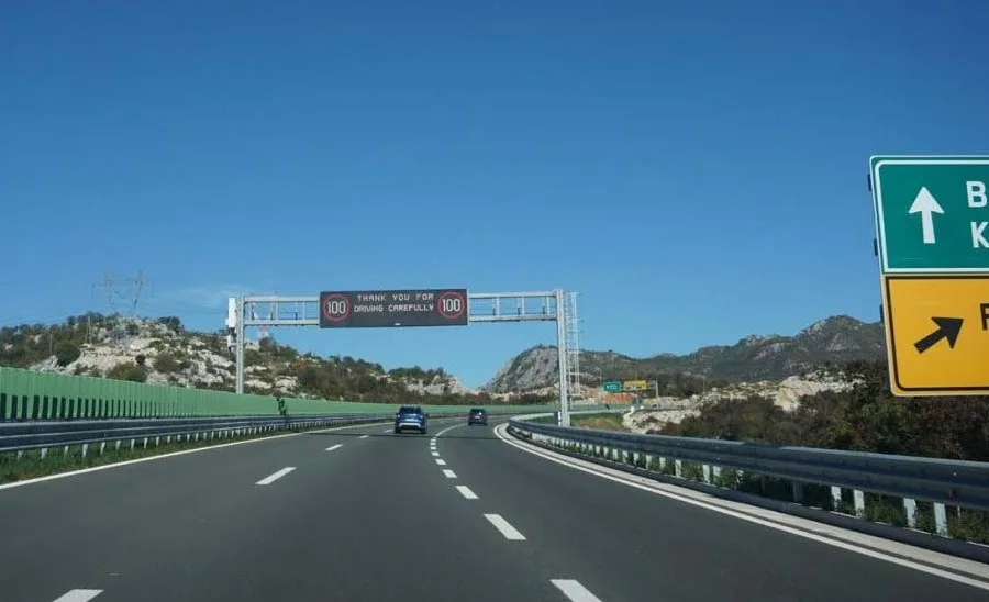 Uglavnom suvi putevi, oprezno u višim predjelima zbog poledice