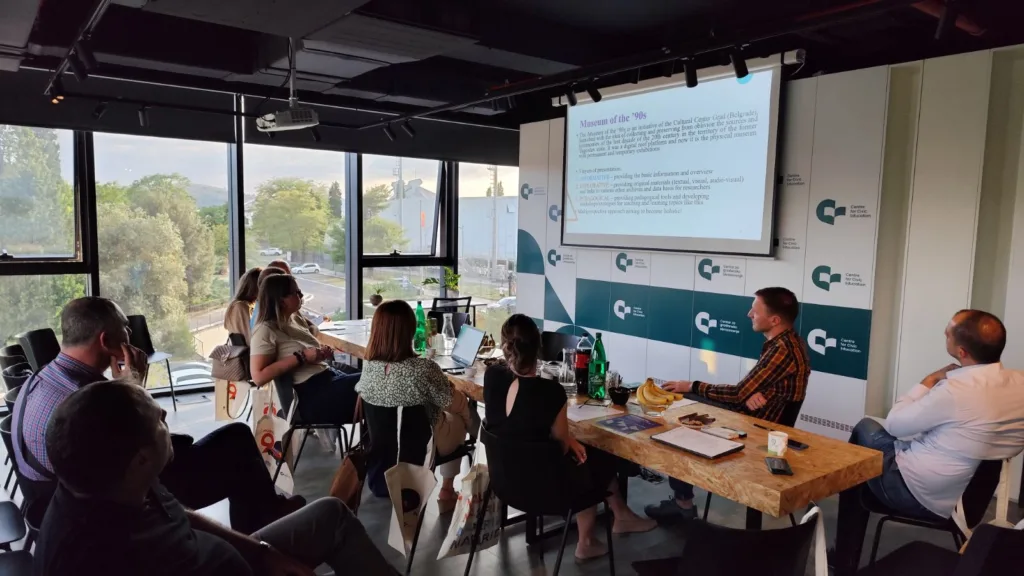 CGO: Nastavnicima i učenicima potreban hrabriji pristup temama 90-ih