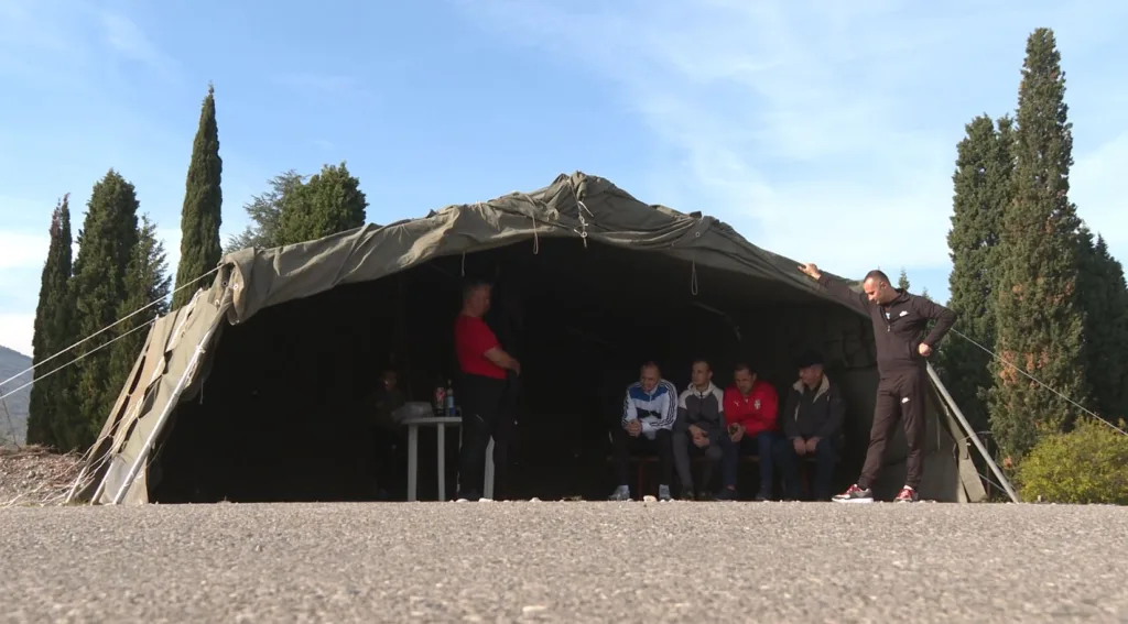 (VIDEO) Mještani Botuna: Okupljanje je samo najava za ono što slijedi, blokiraće se aerodrom, kružni tok i centar Podgorice