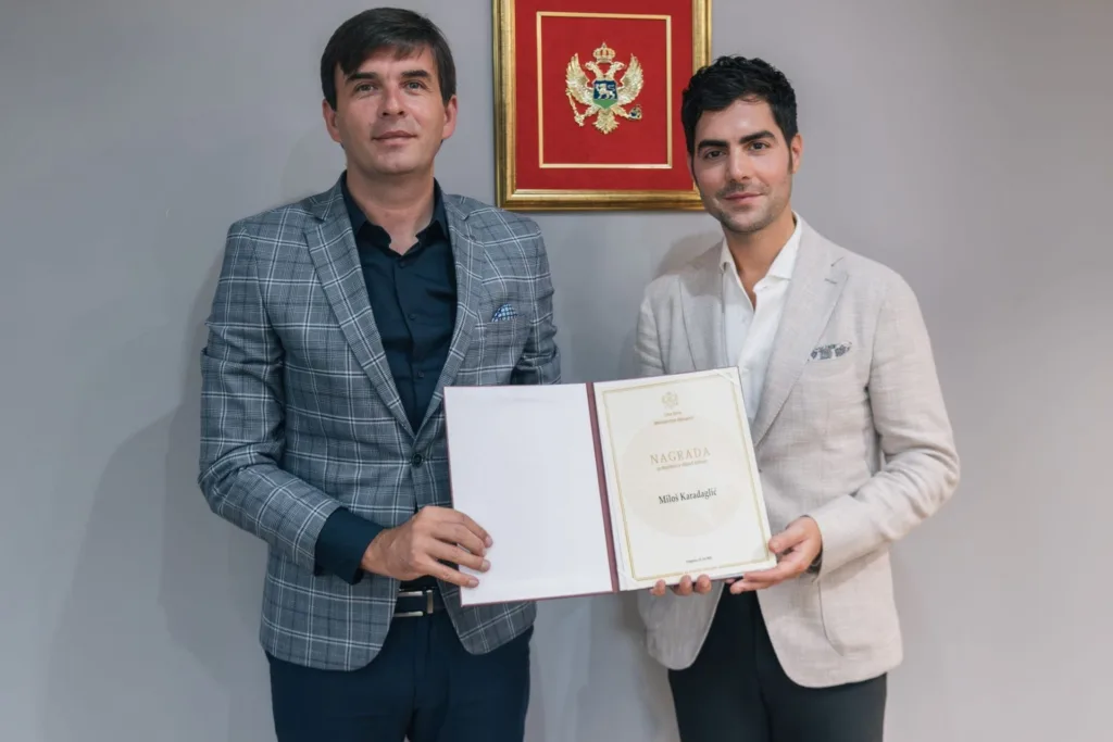 Azemović uručio priznanje Karadagliću za promociju crnogorske kulture u svijetu