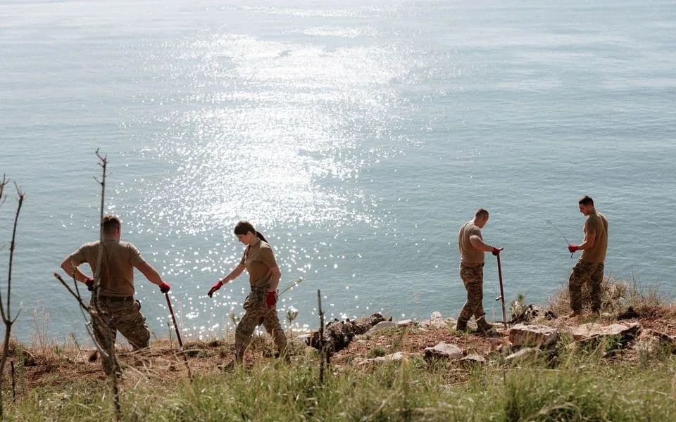 Zasađeno više od 10.000 sadnica crnog bora na Golom brdu kod Sutomora