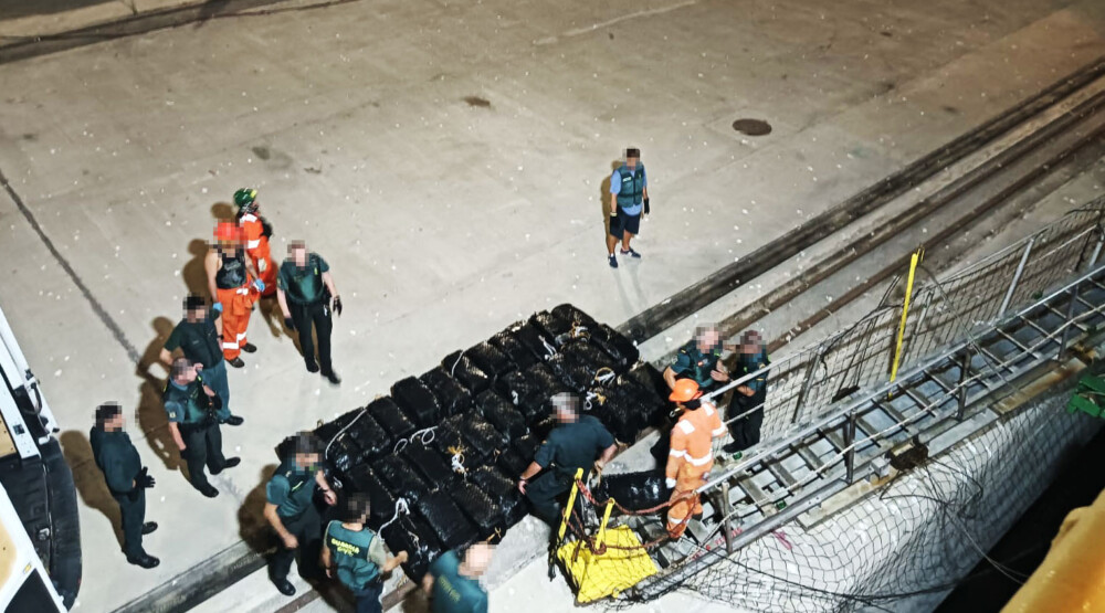 U Španiji zaplijenjena tona kokaina: Uhapšeno 17 osoba, među njima i državljani Srbije