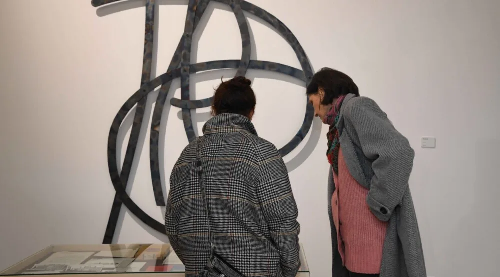 Otvorena izložba “Arhive, skice i povezivanja“ u Galeriji MSUCG