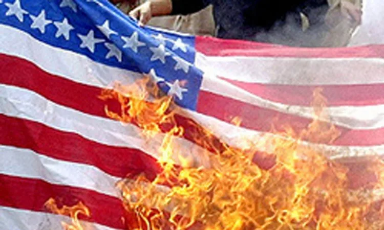 Tramp zabranjuje paljenje američke zastave