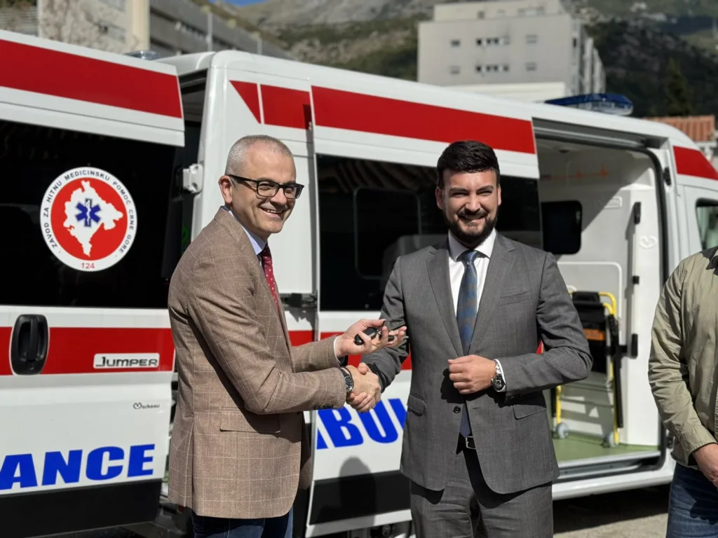 Nova donacija Opštine Budva za bržu i sigurniju jedinicu Zavoda za hitnu medicinsku pomoć u Budvi