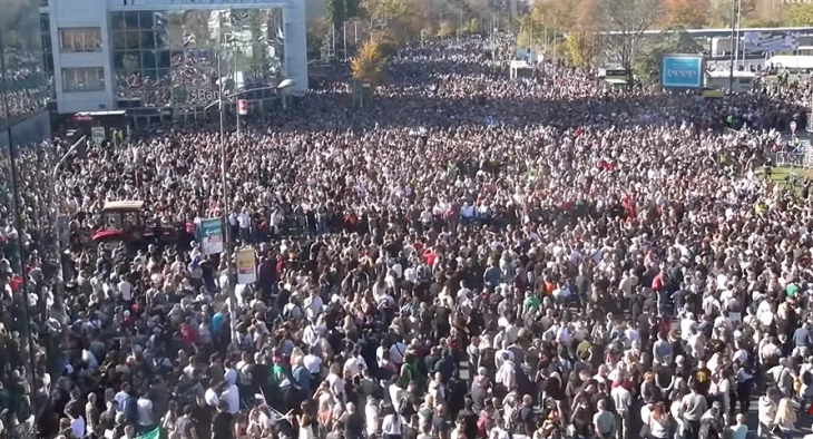 MUP Srbije: U piku komemorativnog skupa u Novom Sadu tokom 16-minutne tišine bilo 39.000 ljudi