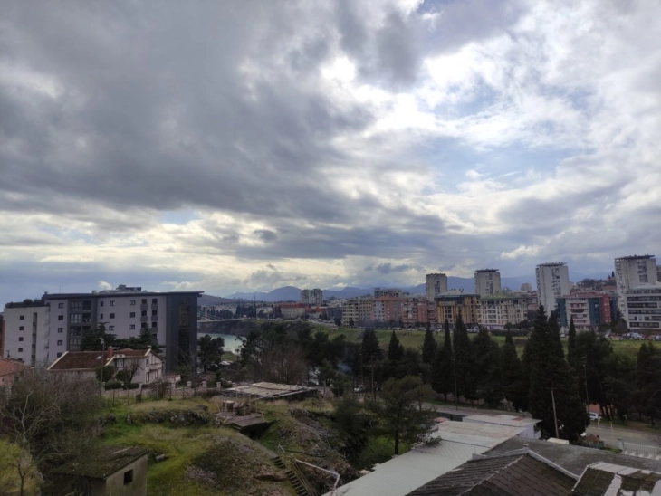 Sjutra oblačno, uglavnom bez padavina