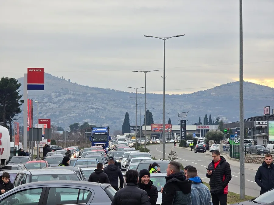 Nakon kružnog toka na Zabjelu mještani Botuna blokirali put ka Cetinju