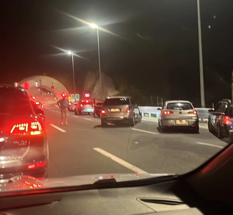Udes u tunelu “Mrke” na auto – putu, nema povrijeđenih