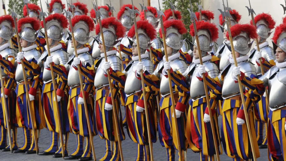 Vatikan: Pokrenuta istraga nakon što je pripadnik Švajcarske garde navodno pljunuo prema dvije Jevrejke