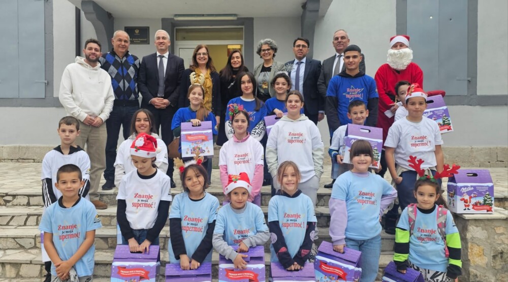 Fondacija Sula Radov obezbjedila poklon paketiće za učenike OŠ „Boško Radulović“ u Komanima