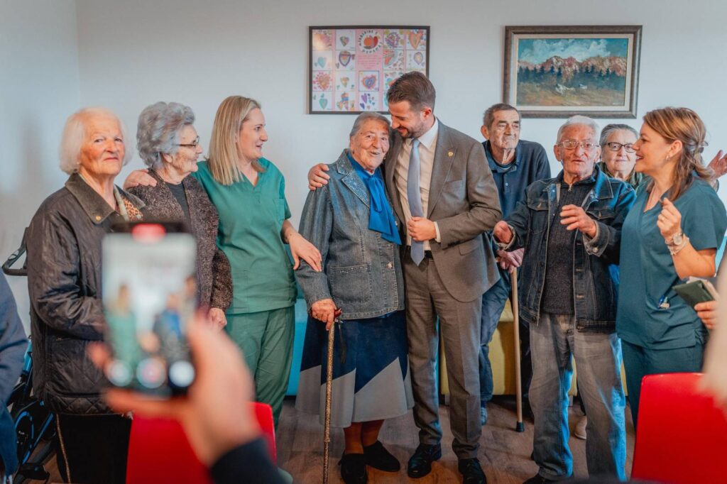 Milatović: Starost mora biti sigurna i dostojanstvena