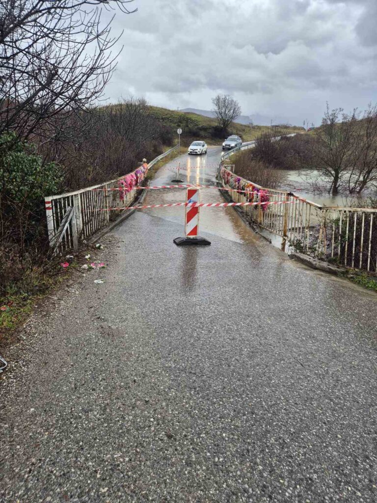 Velike padavine izazvale poplave, Služba zaštite i spasavanja intervenisala u Kućama Rakića i Orjenskoj, zatvoren most na Širaliji