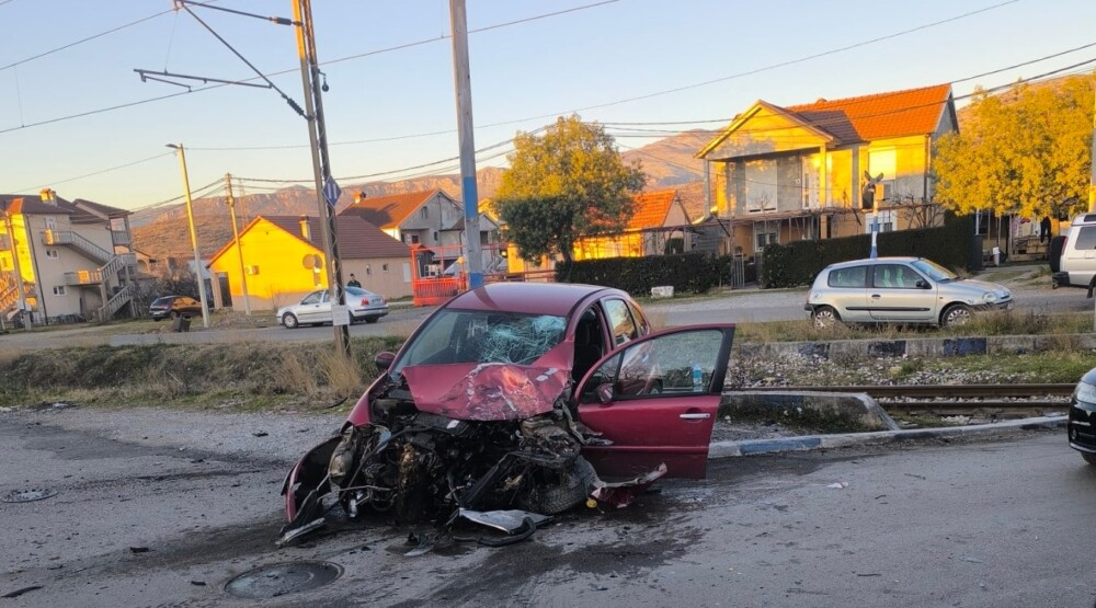 Sudar automobila i voza u Zagoriču: Jedna osoba lakše povrijeđena