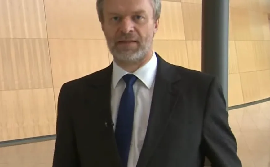 Ministar podnio ostavku, svemu prethodile glasine da vodi erotski blog