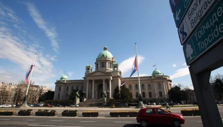 Muškarac nožem izbo tri osobe u centru Beograda