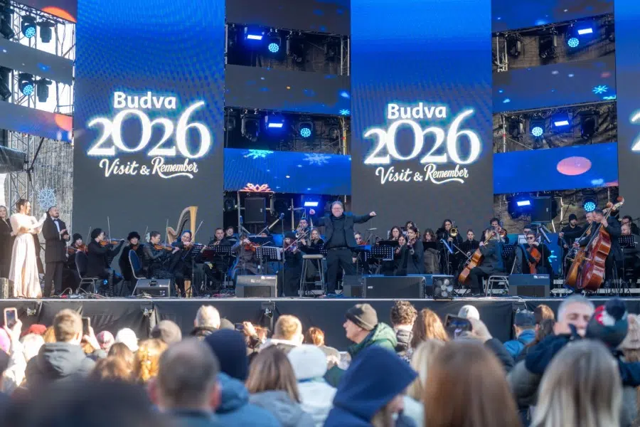 Koncert Bokeljskog simfonijskog orkestra oduševio brojnu publiku u Budvi