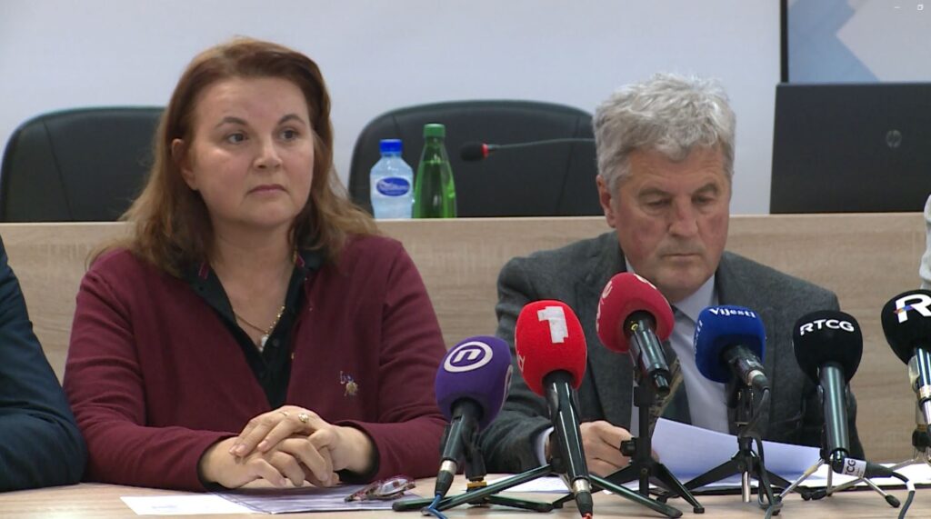 (VIDEO) USSCG: Vlada da poveća koeficijent bruto zarade državnim službenicima za 10 eura