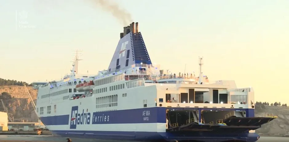 Prekinute trajektne linije za Italiju i Albaniju zbog urušavanja obale