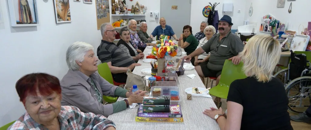 (VIDEO) Fondacija Mentorium organizovala suret generacija u podgoričkom Domu za stare