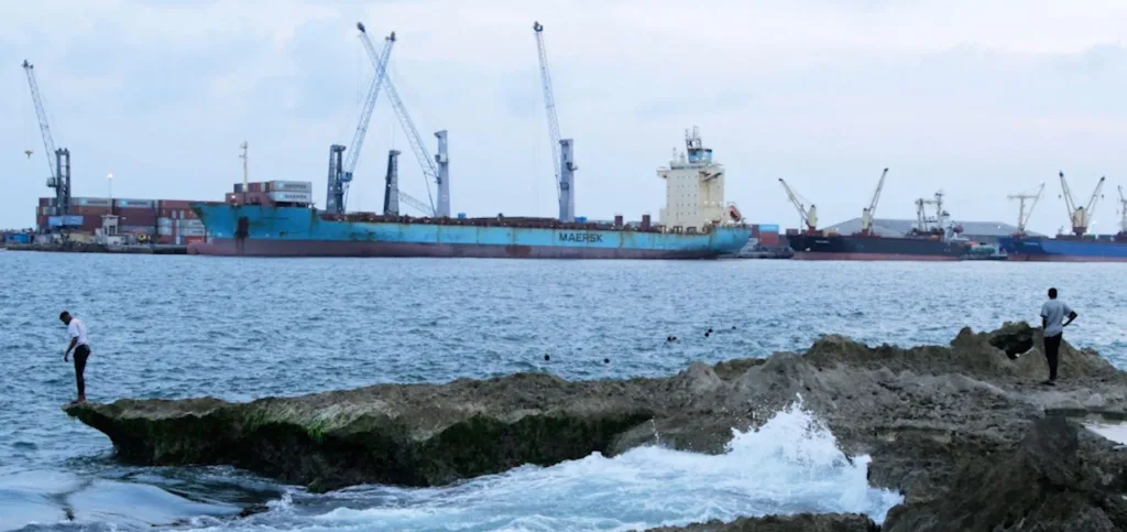 (VIDEO) Posada napadnutog tankera, kojim komanduje crnogorski kapetan oslobođena