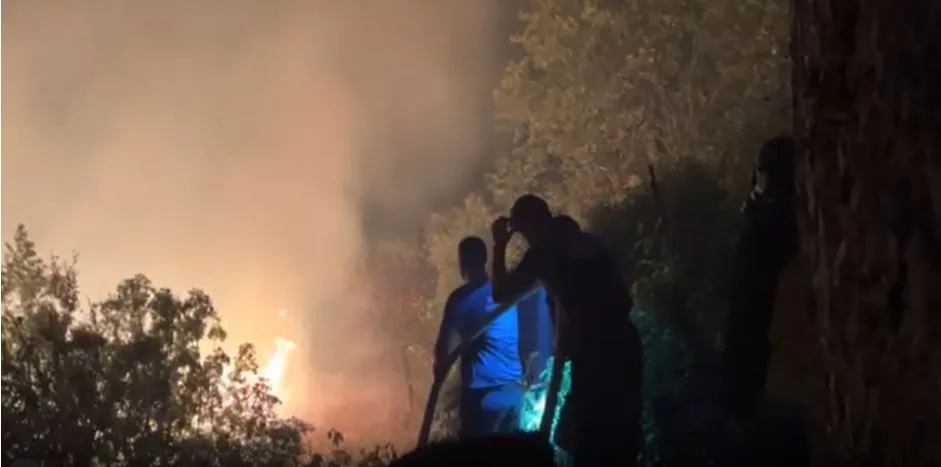 Vatrogasci i volonteri brane objekte u Piperima