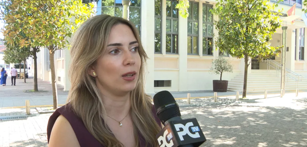 (VIDEO) Podgorica do kraja oktobra dobija prvo autobusko stajalište sa zelenim krovom u Siti kvartu