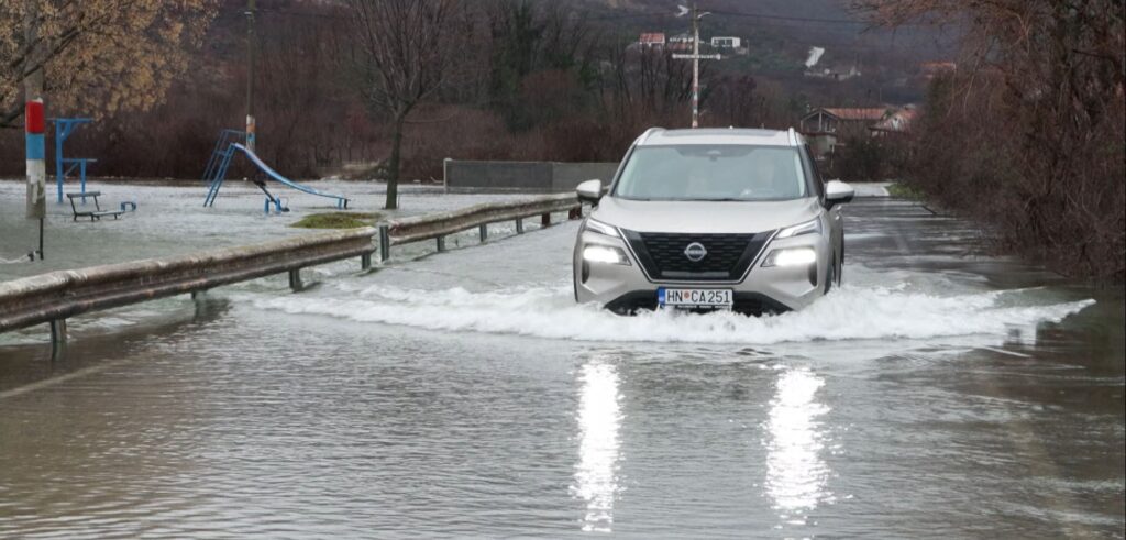 (VIDEO) Situacija u Podgorici bolja u odnosu na juče, najviše poplavljena prigradska naselja