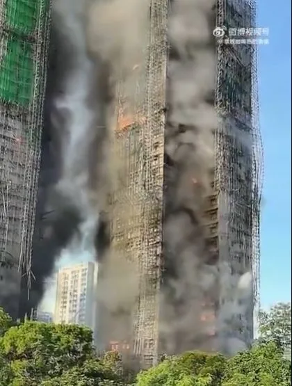 Najmanje 13 mrtvih u velikom požaru koji je zahvatio stambene zgrade u Hong Kongu