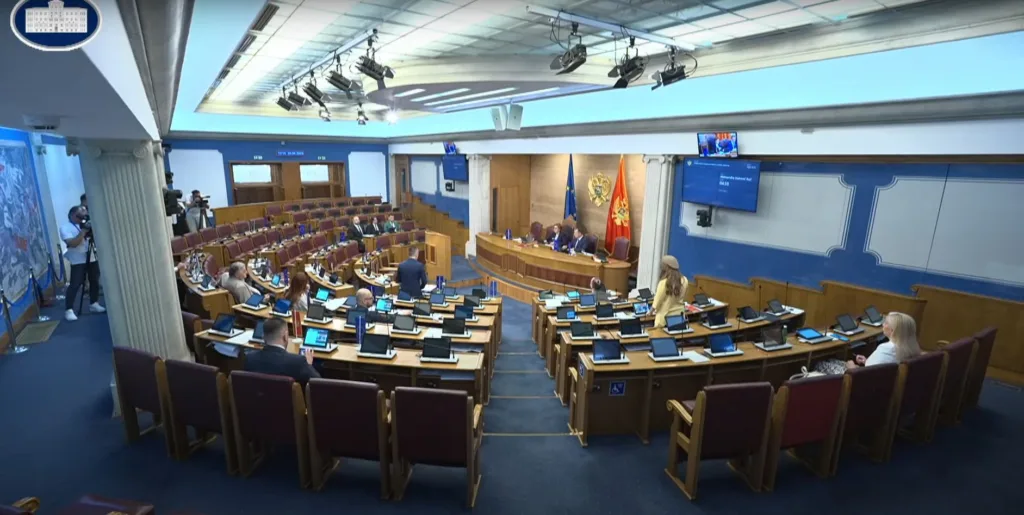 Poslanici nisu usvojili dnevni red, bez većinske podrške za Vučinić