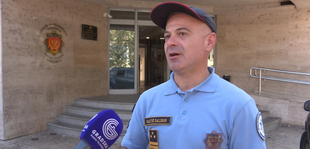 (VIDEO) Nesavjesno parkiranje komplikuje saobraćajnu situaciju oko škola