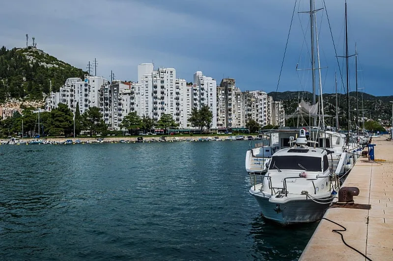 Pronađeno beživotno tijelo bebe u Pločama, istražuje se smrt pod nerazjašnjenim okolnostima