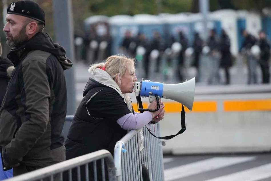 Dijana Hrka primila infuziju u bolnici, potom se vratila u šator kod Skupštine Srbije