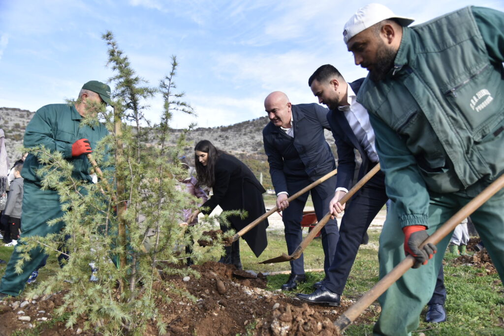 Obilježen Svjetski dan hrane i 80 godina postojanja FAO: Zasađeno drveće