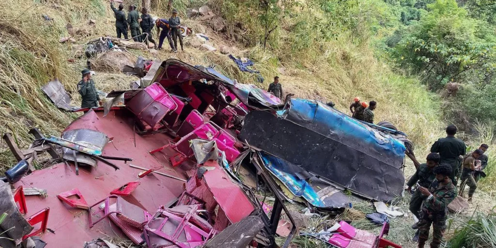 Autobus sletio sa litice u Šri Lanki: Poginulo 15 ljudi, 16 povrijeđeno