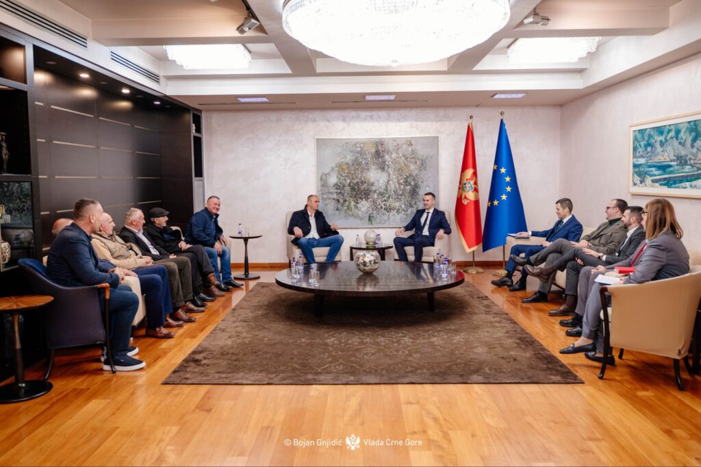 (VIDEO) Spajić: Kolektor neće biti pušten u rad dok se ne saniraju bazen crvenog mulja i deponija opasnog otpada na prostoru KAP-a