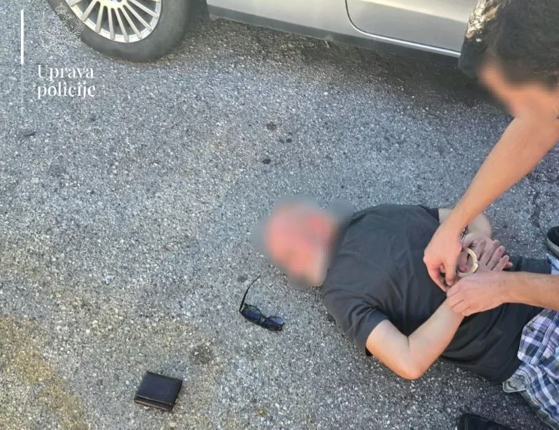 U Kotoru uhapšen Beranac sa potjernice, pronađene tri puške i pištolj u ilegalnom posjedu