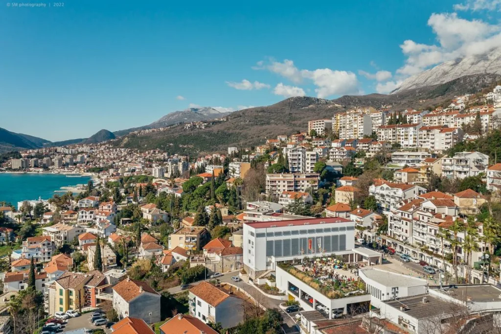 Studentske stipendije Opštine Herceg Novi za 89 studentkinja i studenata
