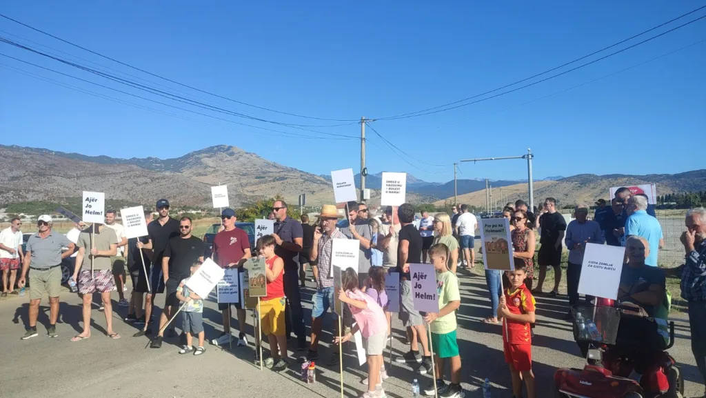 (VIDEO) Protest mještana protiv gradnje sanitarne kade: Pozvali Spajića, Mujovića i Božovića na razgovor