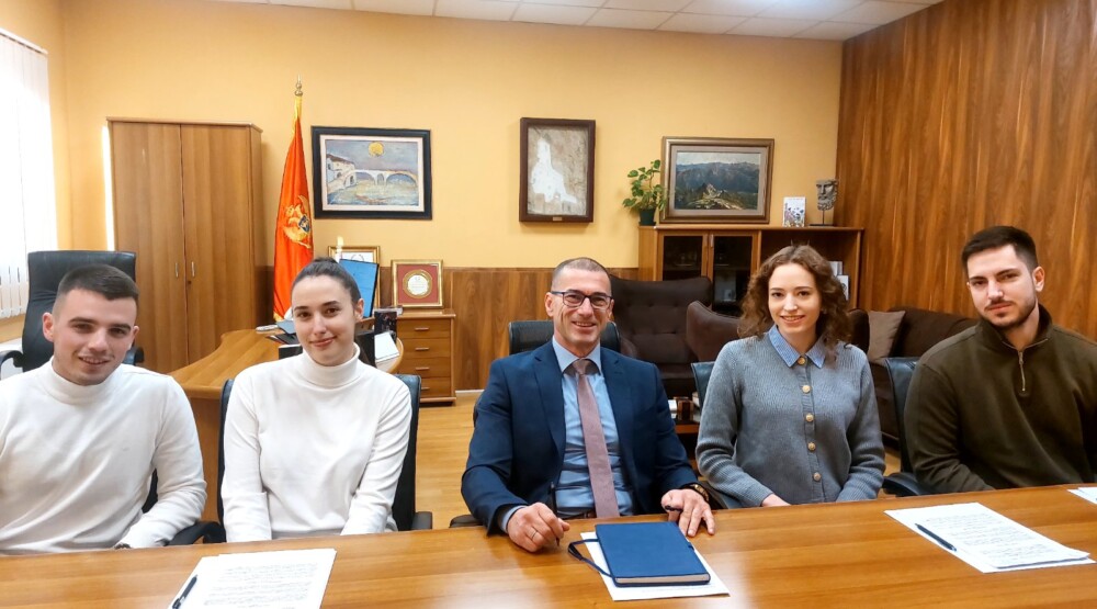 Montefarm potpisao ugovore o stipendiranju sa četiri najbolja studenta Farmacije