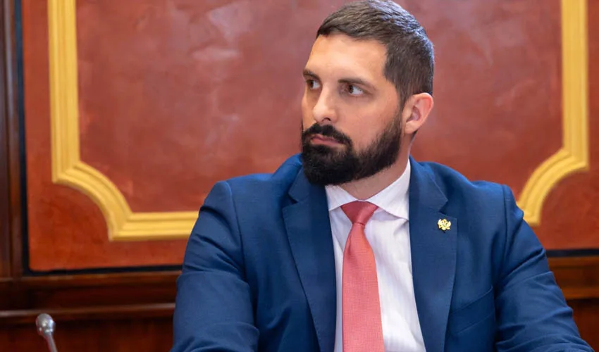 Leković: Sokole, posle laži koje si posijao žali bože tvog prezimena, ne da tu nema Sokola nego ni kukavice, ostao je samo ćuk