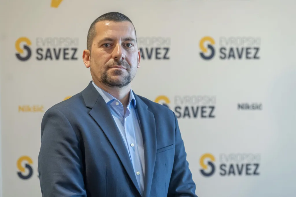 Perović: Predosjeća li i nikšićki PES obnovu kapele na Lovćenu? 