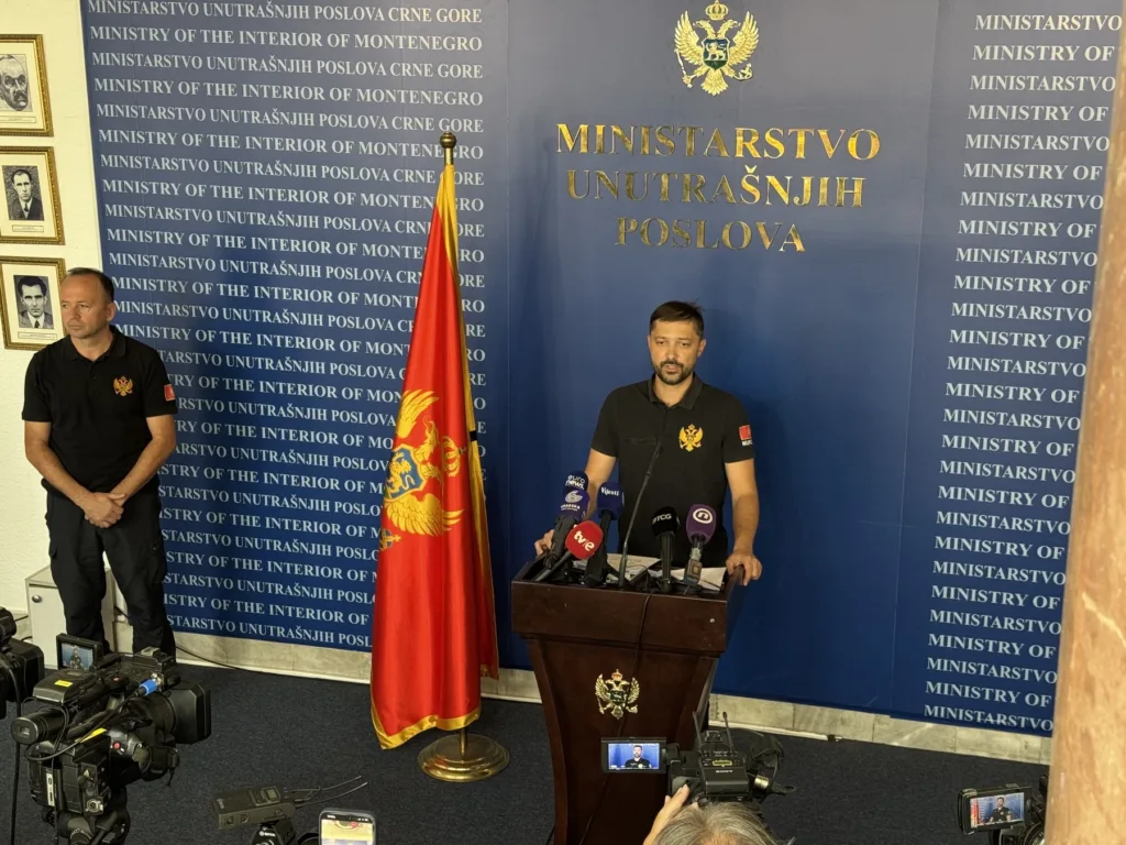 Vojinović: Najsloženija situacija sa požarima u glavnom gradu, na Kučkim koritima helikopter sprečava da se požar proširi na šumu