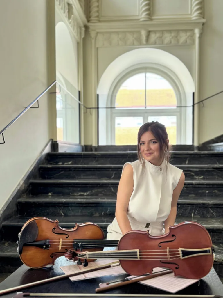 Stipendistkinja Fondacije „Miloš Karadaglić” pred podgoričkom publikom: Muzička „Priča o gradovima” u Crnogorskoj akademiji nauka i umjetnosti