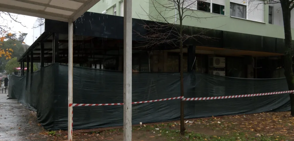 (VIDEO) KFC nema upotrebnu dozvolu za baštu, vlasnici tvrde da imaju