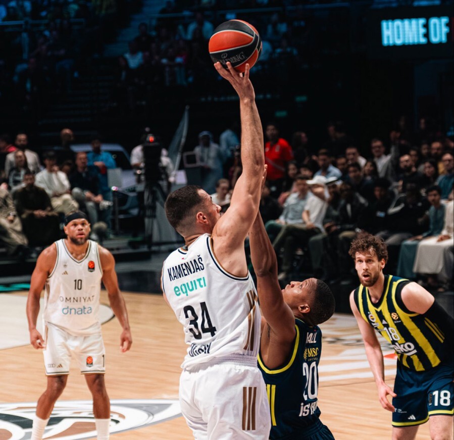 Kamenjaš i Rajt srušiili Fener