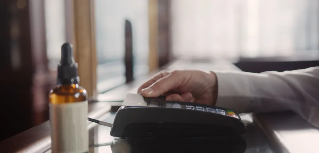 (VIDEO) Ove godine realizovano 30,85 miliona transakcija platnim karticama, online plaćanje u porastu