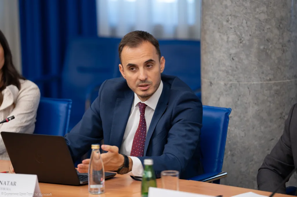 Konatar: Neka PES glasa za uvećanje dodataka, URA će za smanjenje izdataka za partije